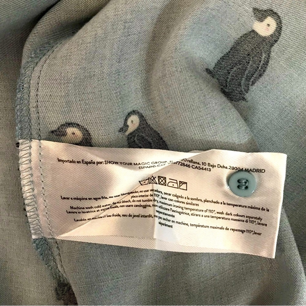 🔴 4/$15 Penguin print blue long ruffle edge sleeve viscose blouse size M in EUC - Picture 16 of 16